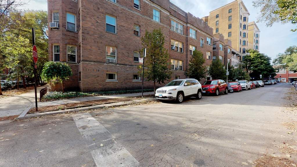 547 W Surf Street #1 property in Chicago