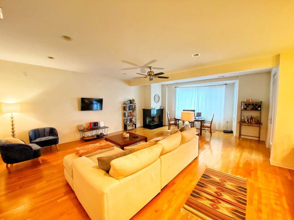 Designer kitchen and refined entertaining spaces