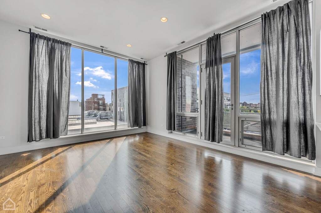 Private full-floor residence detail at Park Tower