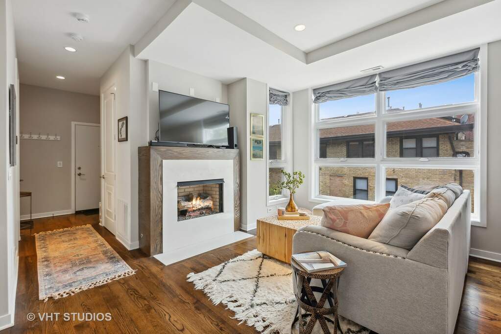 Luxury living space with panoramic Chicago views