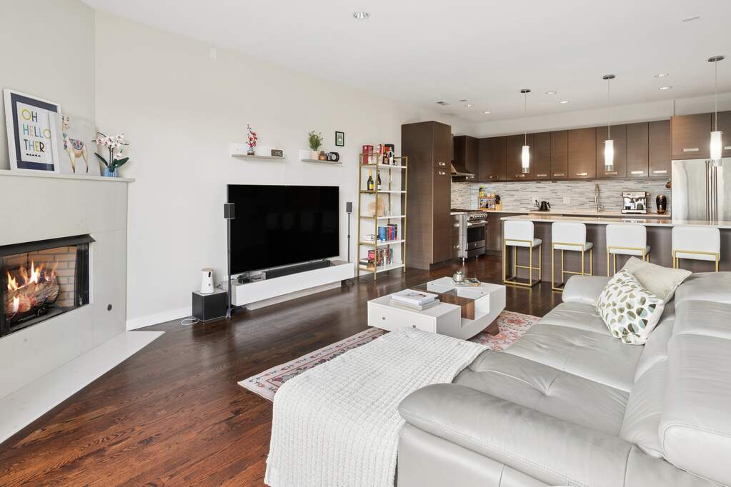 Designer kitchen and refined entertaining spaces