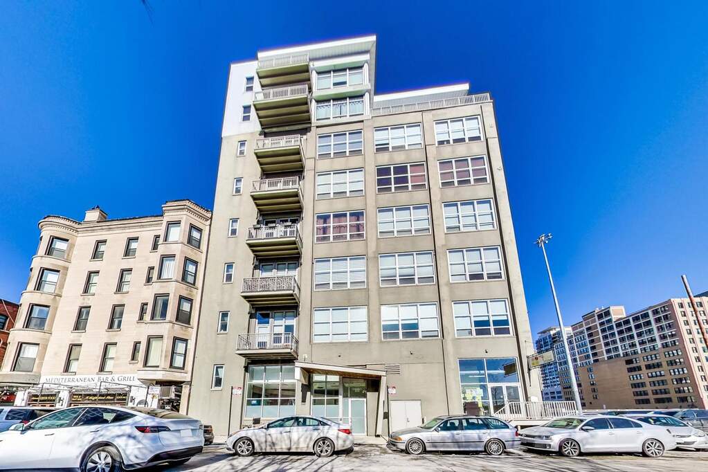 770 W Gladys Avenue #204 property in Chicago