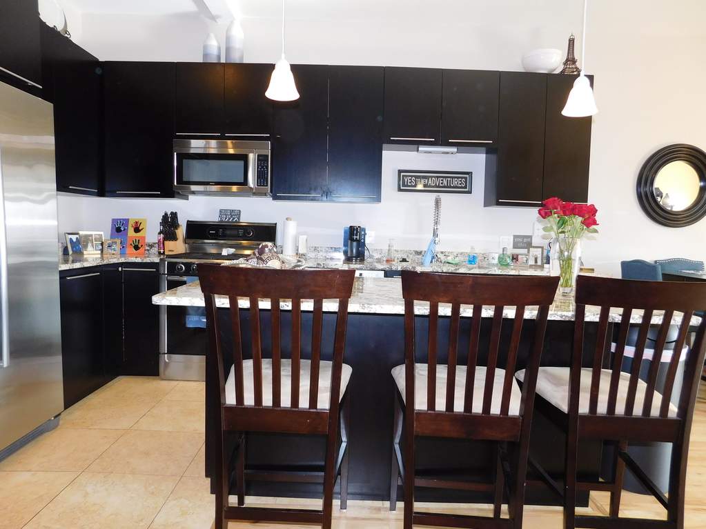 Designer kitchen and refined entertaining spaces