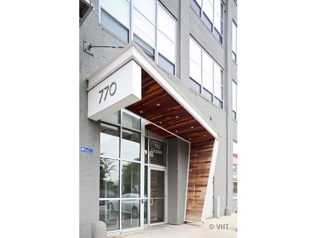 770 W Gladys Avenue #707 property in Chicago