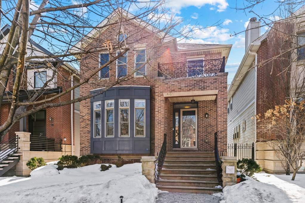 2445 W Bradley Place property in Chicago