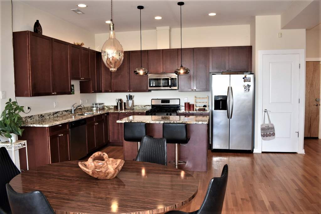 Designer kitchen and refined entertaining spaces