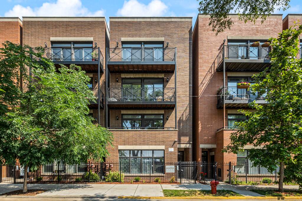 3128 W Walton Street #1 property in Chicago