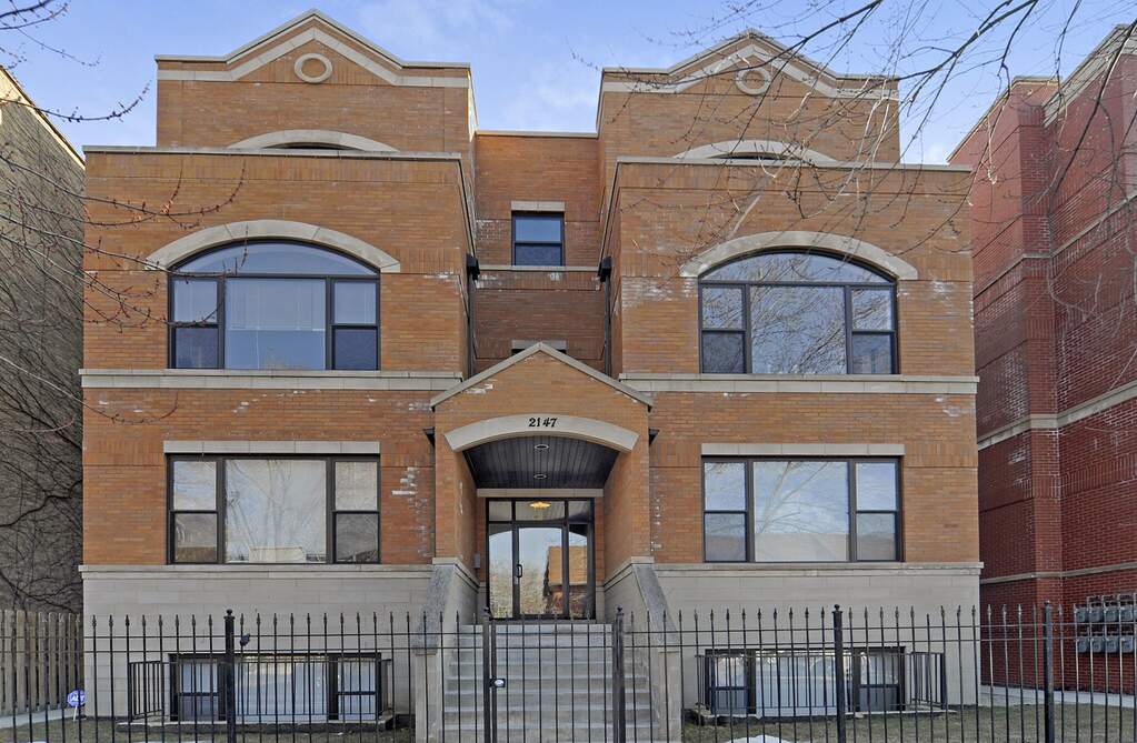 2147 W Evergreen Avenue #102 property in Chicago
