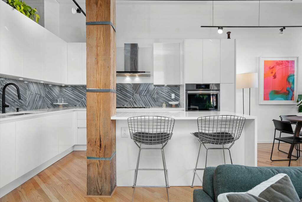 Designer kitchen and refined entertaining spaces