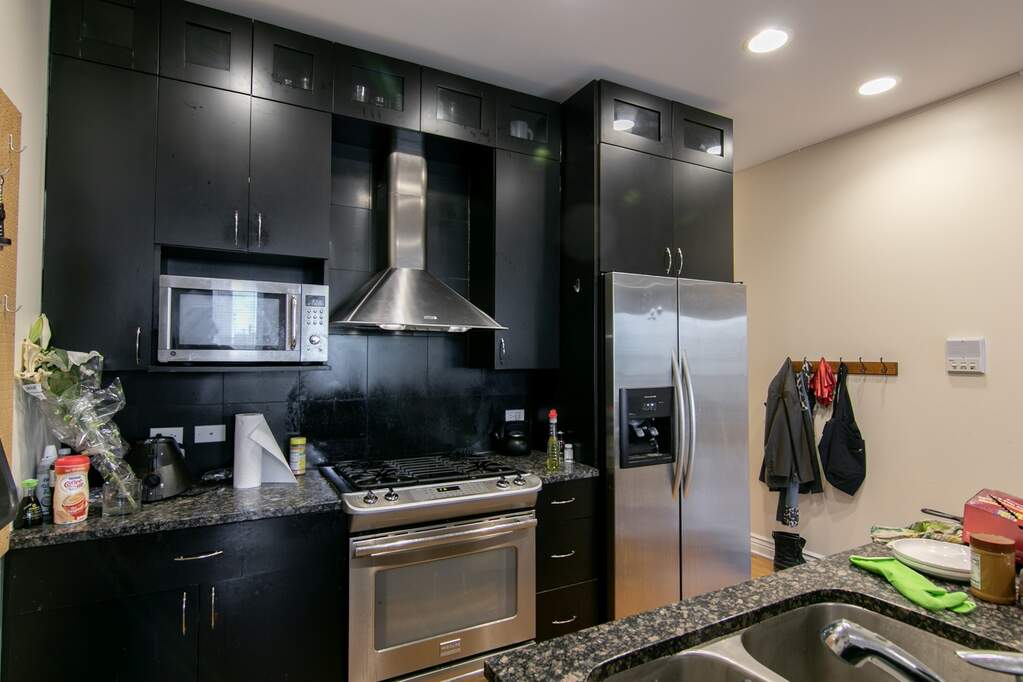 Designer kitchen and refined entertaining spaces