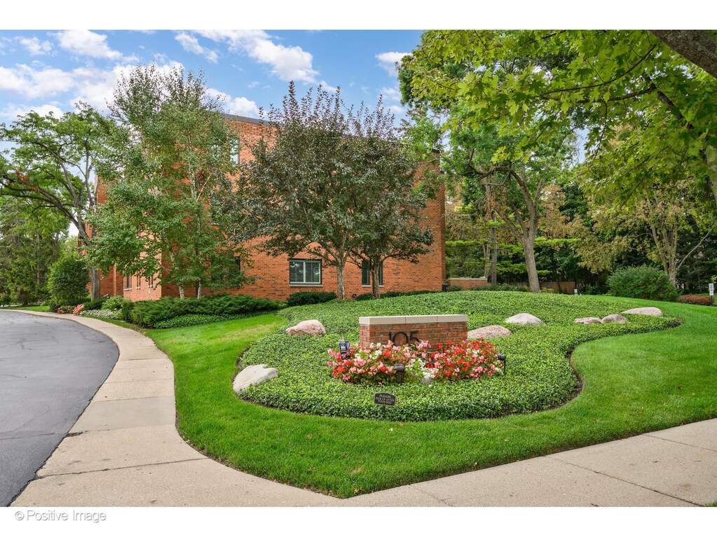105 E Laurel Avenue #103 property in Lake Forest