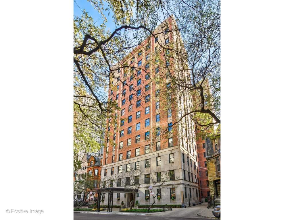 73 E Elm Street #1B property in Chicago