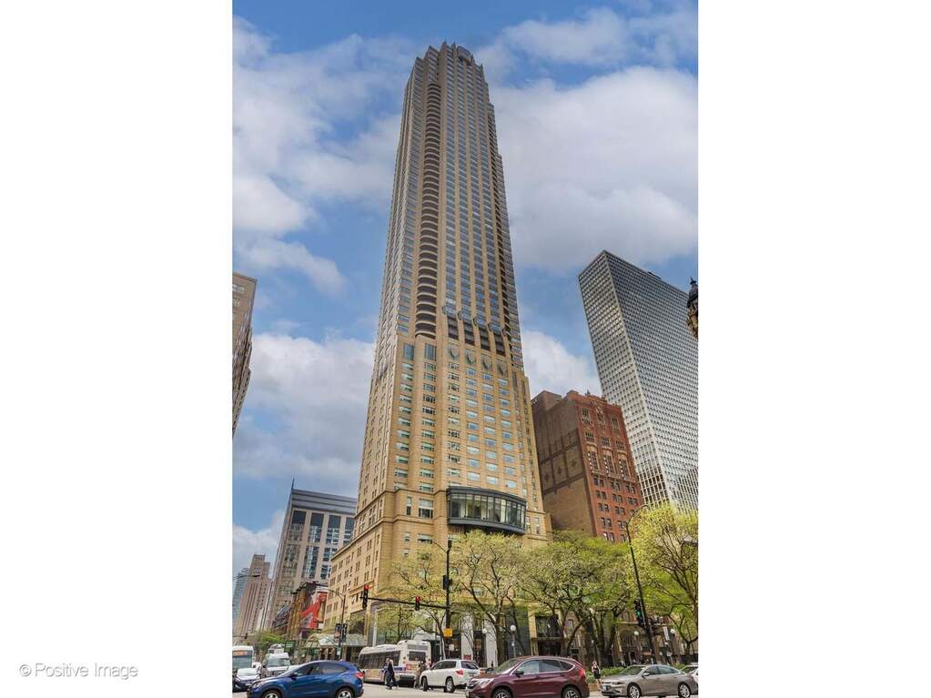 800 N Michigan Avenue #3501 property in Chicago
