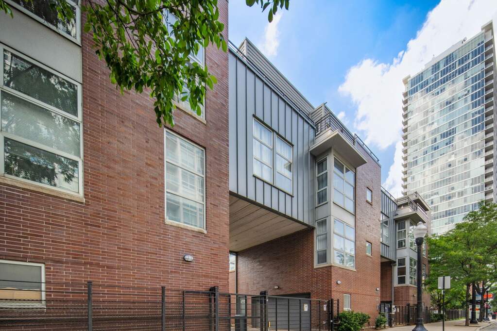 1808 S Michigan Avenue #18 property in Chicago