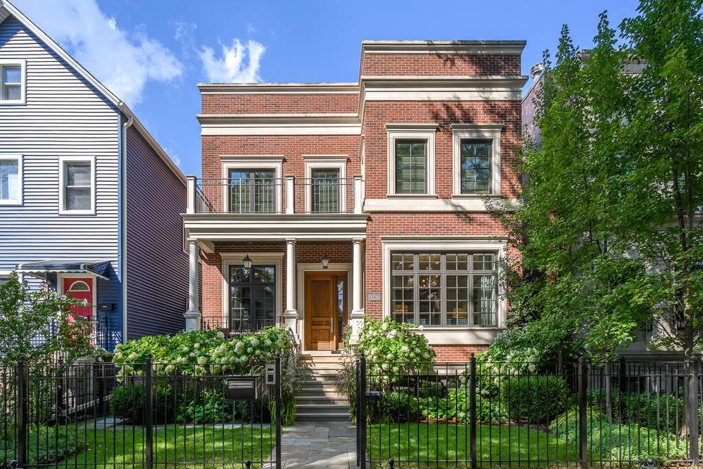 2730 N Magnolia Avenue property in Chicago