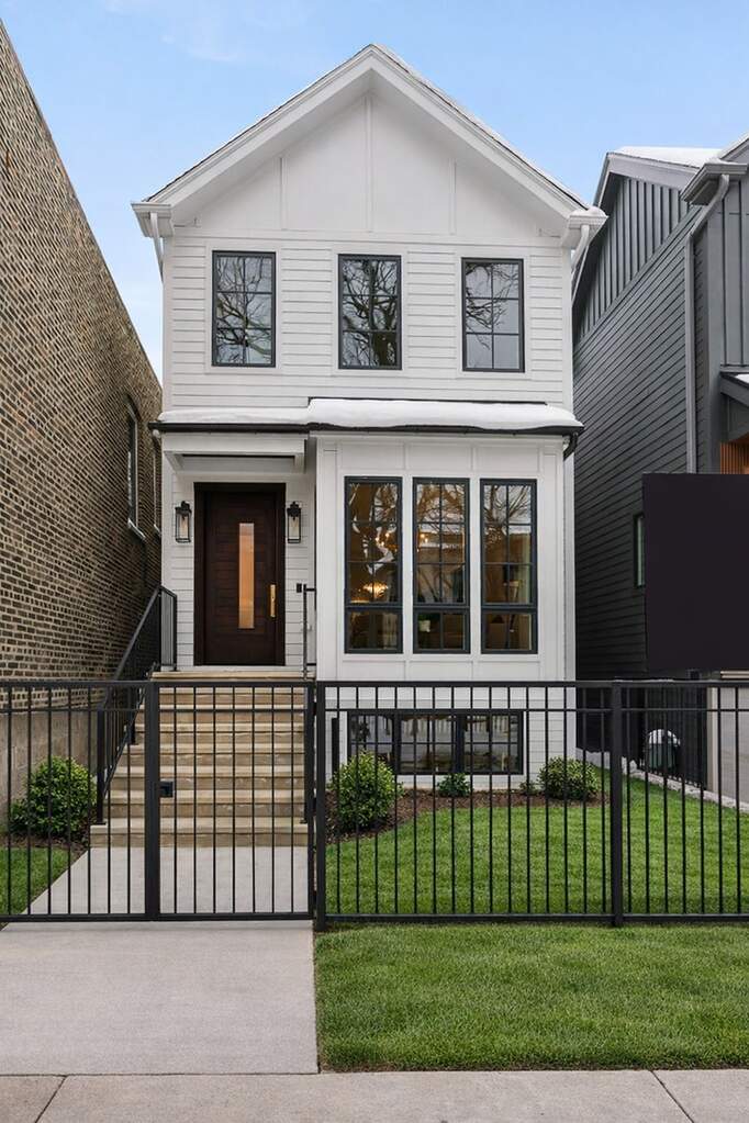 2203 W Huron Avenue property in Chicago
