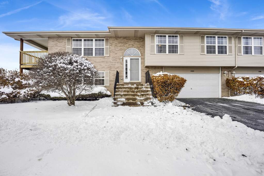 5303 W 109th Street #5303 property in Oak Lawn