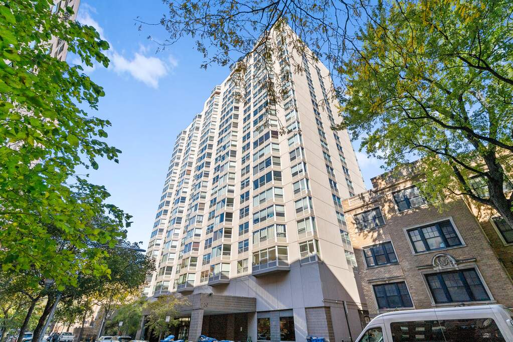 720 W Gordon Terrace #14G property in Chicago