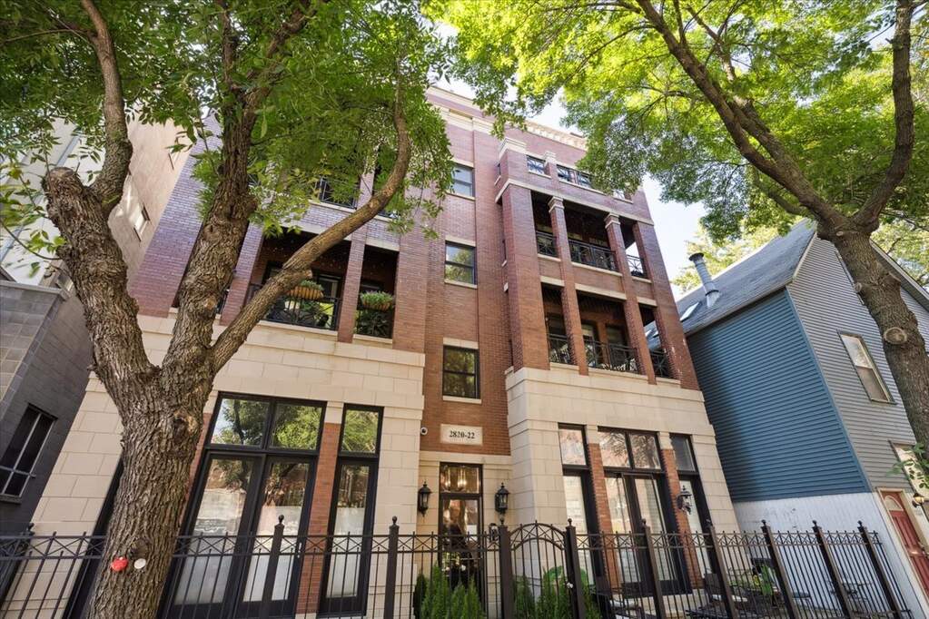 2820 N Sheffield Avenue #4N property in Chicago