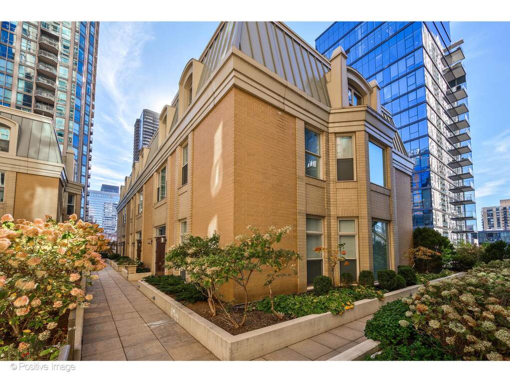 25 E Superior Street #11D property in Chicago