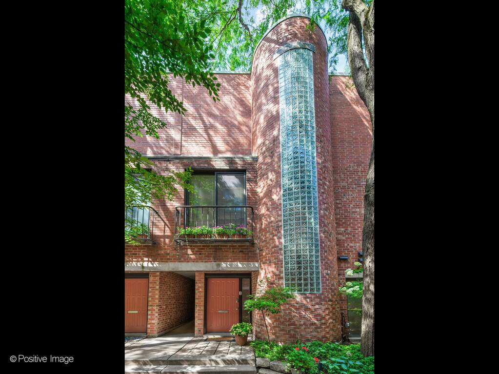 416 W Grant Place #I property in Chicago