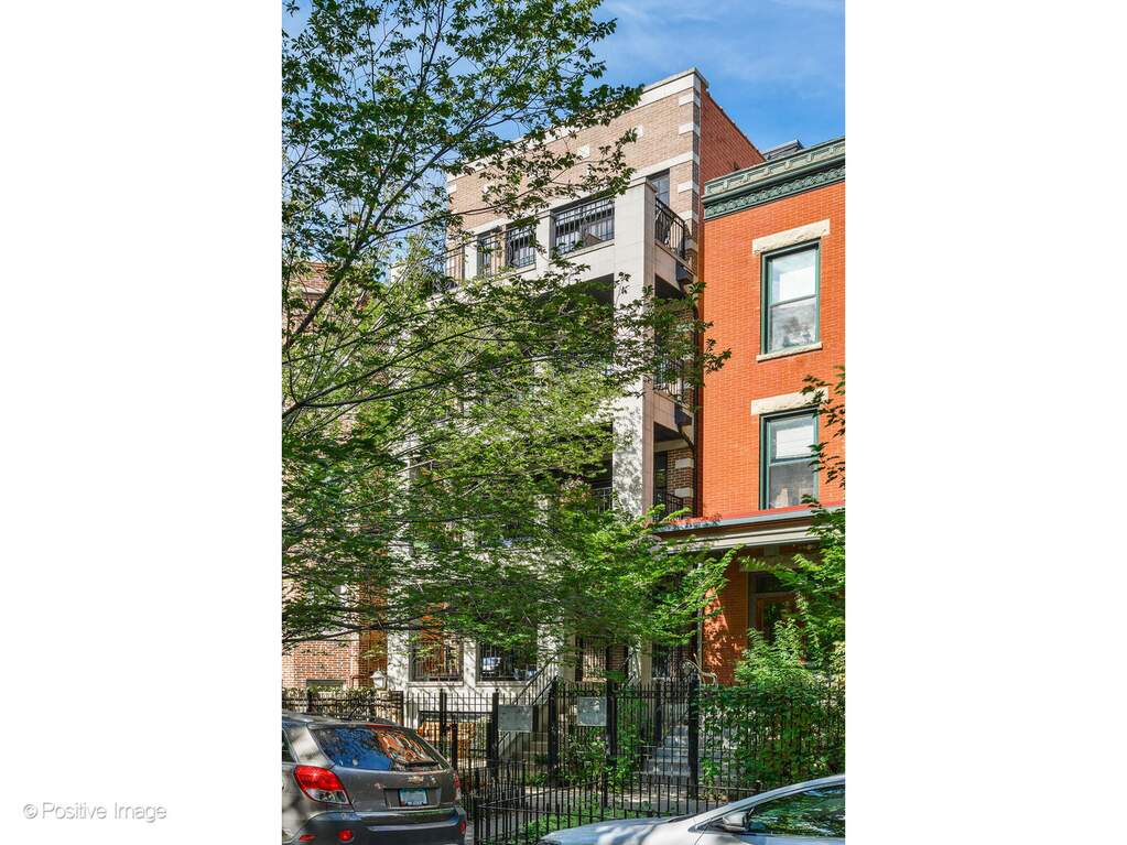 862 W Roscoe Street #1 property in Chicago