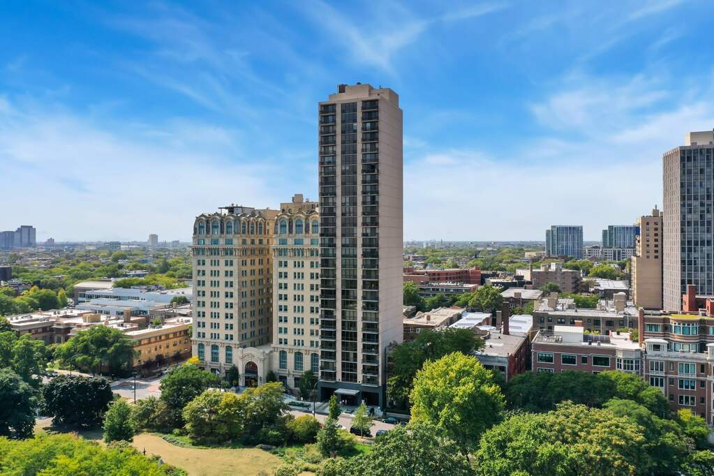 2314 N Lincoln Park West #8-9S property in Chicago