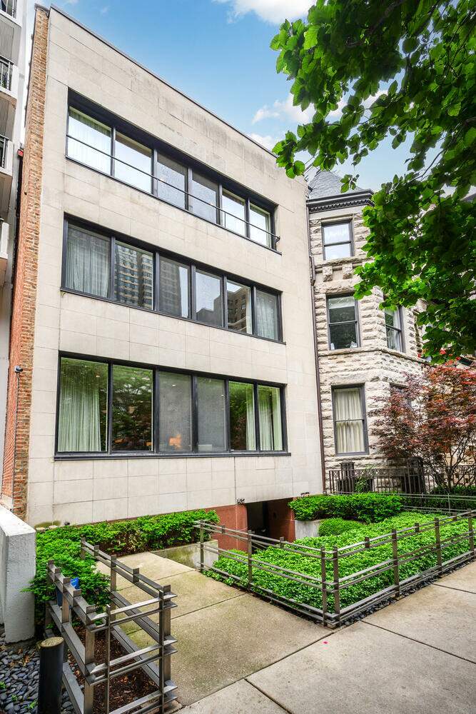 1432 N Astor Street property in Chicago