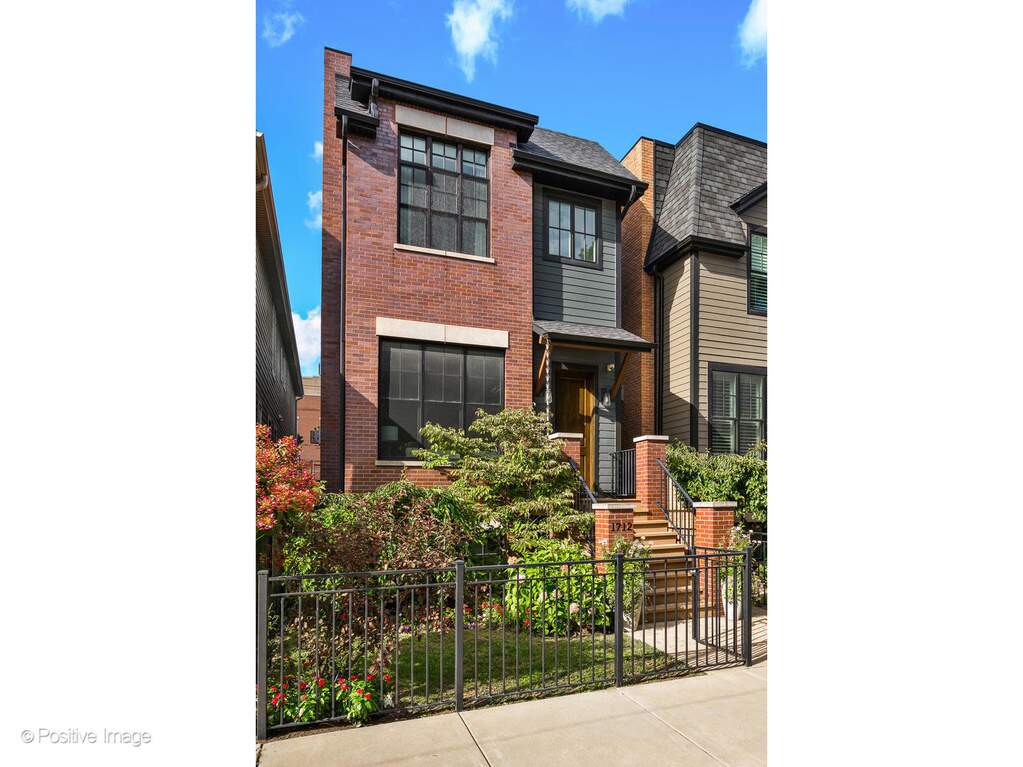 1712 W Fletcher Street property in Chicago