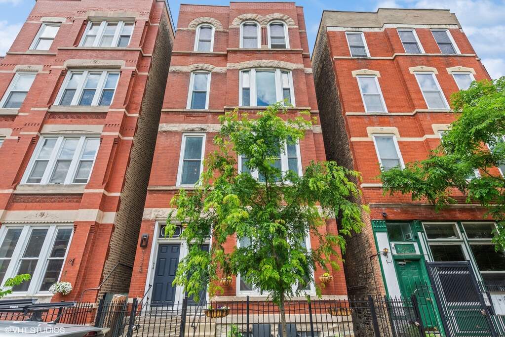 1324 W Huron Street #1F property in Chicago