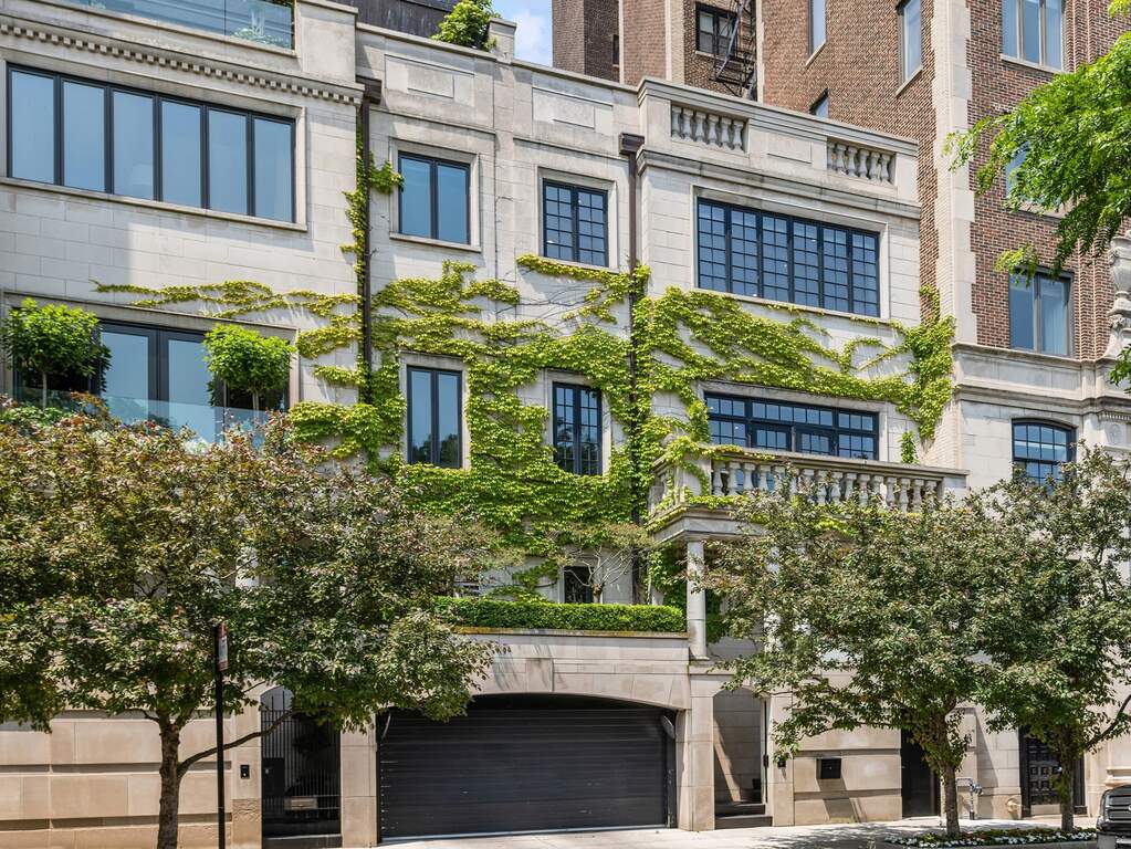 2126 N Lincoln Park West property in Chicago