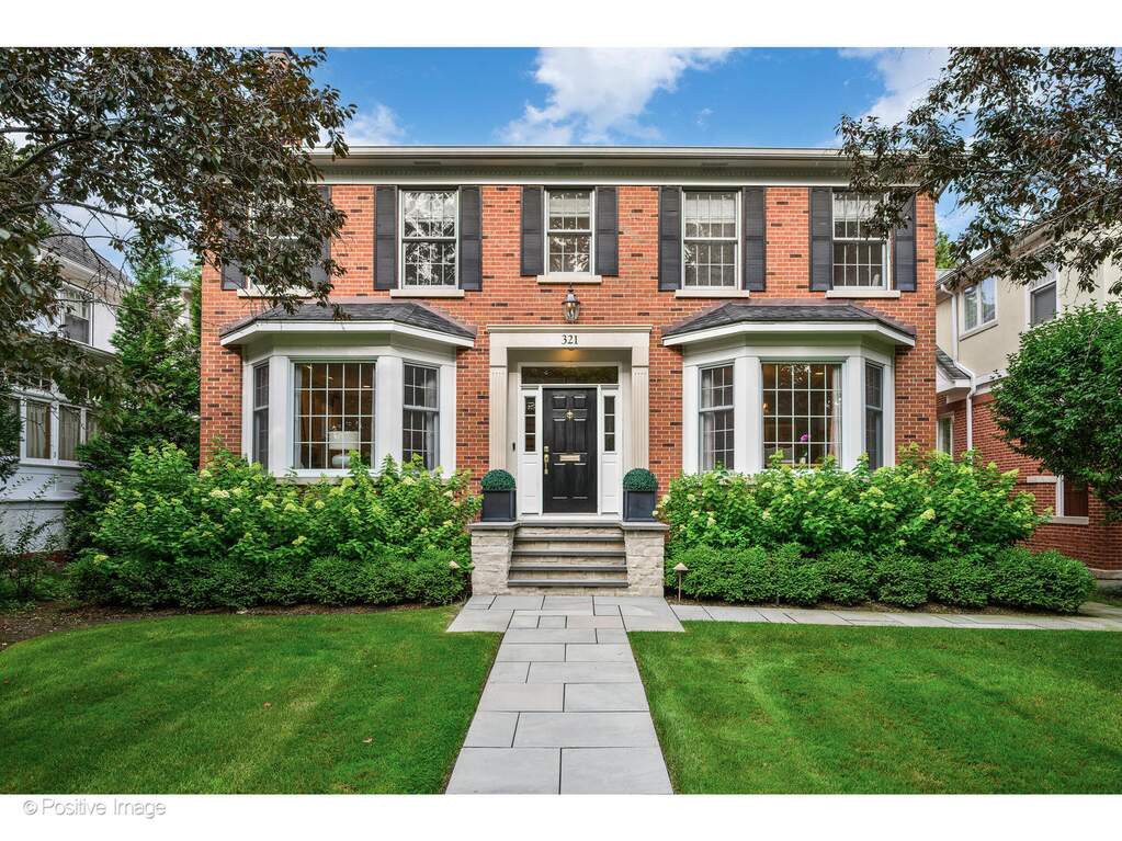 321 Woodland Avenue property in Winnetka