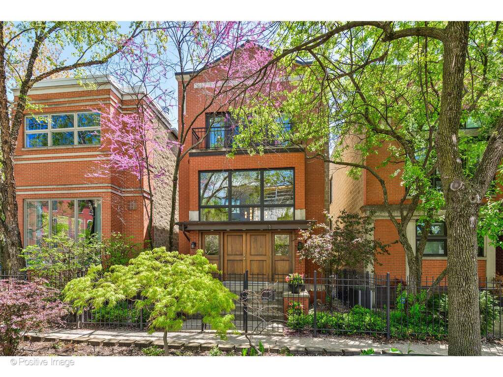 1241 W Dickens Avenue property in Chicago