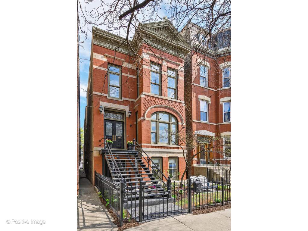 1833 W Evergreen Avenue property in Chicago