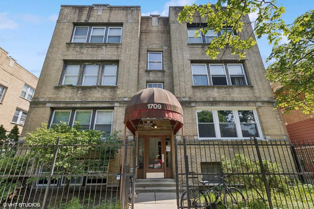 1709 W Wallen Avenue #1J property in Chicago