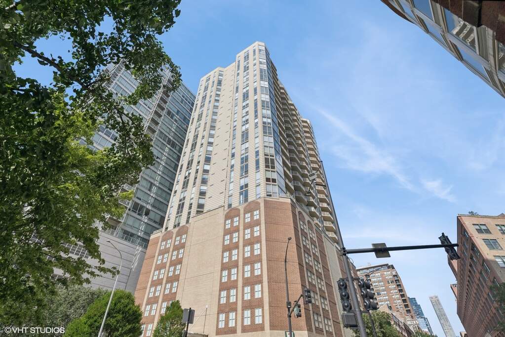 645 N Kingsbury Street #2002 property in Chicago