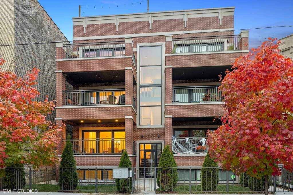 2506 N Rockwell Street #3S property in Chicago