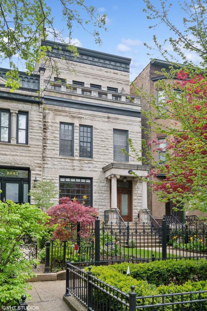 2535 N Burling Street property in Chicago