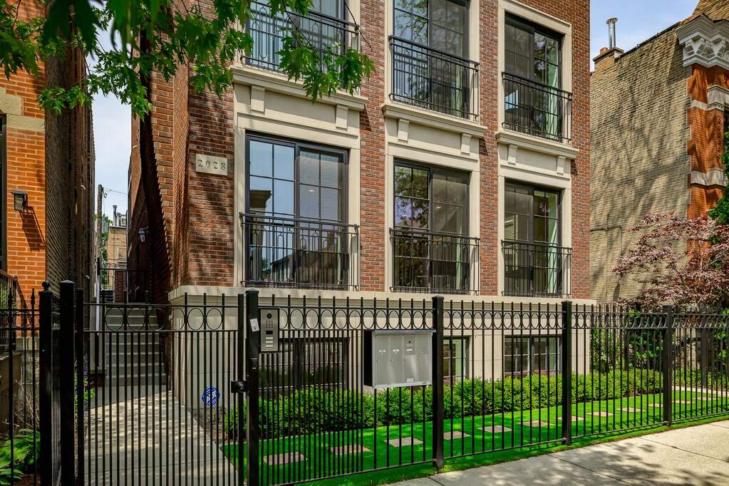 2028 N Sheffield Avenue #1 property in Chicago