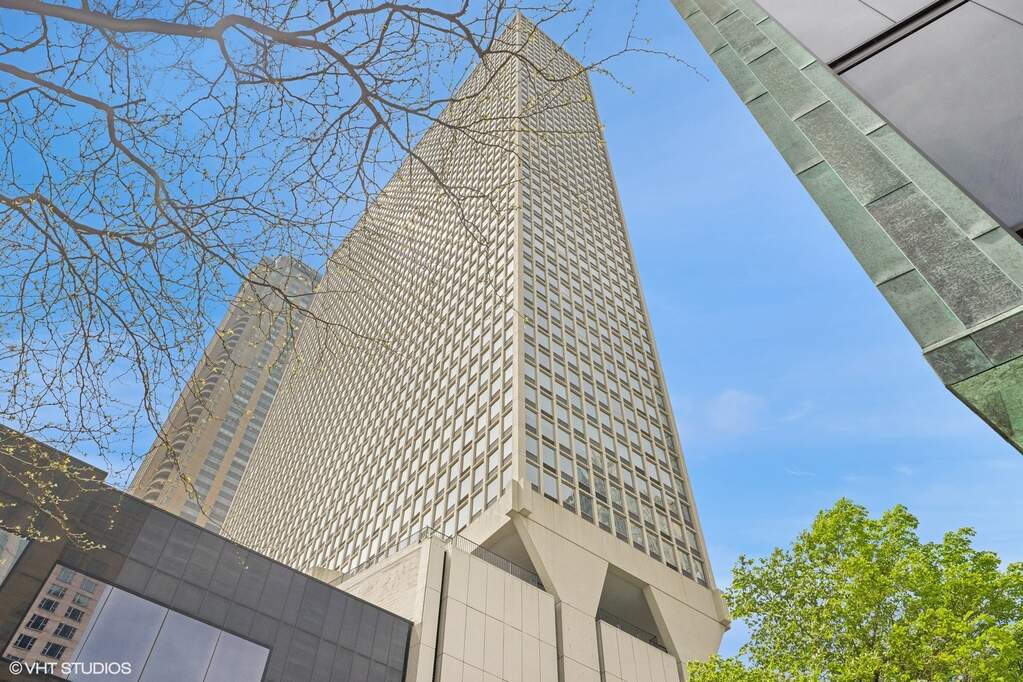 111 E Chestnut Street #39C property in Chicago