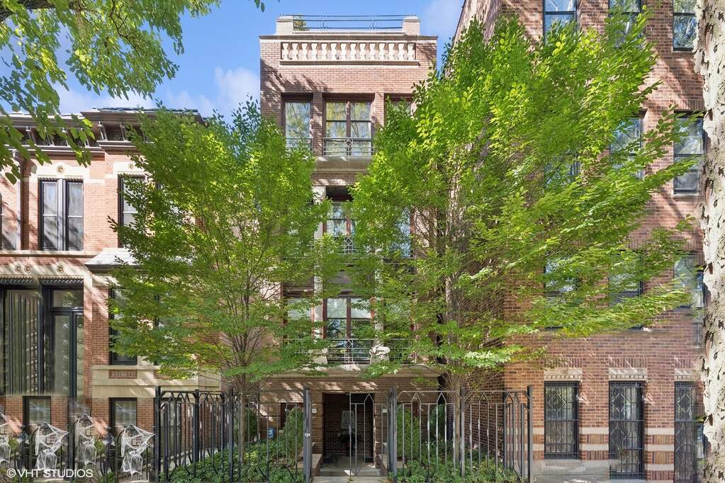 2122 N Hudson Avenue property in Chicago