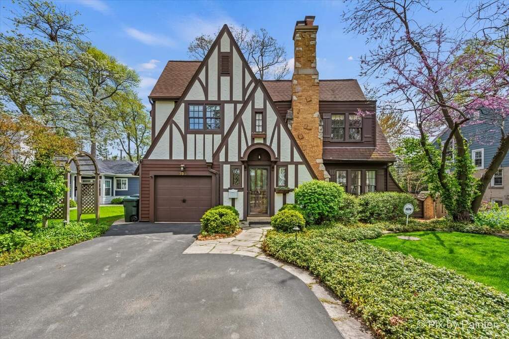 705 Hunter Road property in Glenview