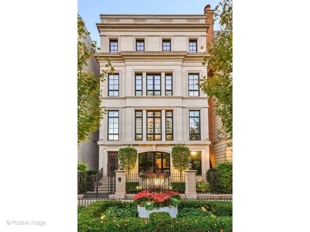 445 W Superior Street property in Chicago