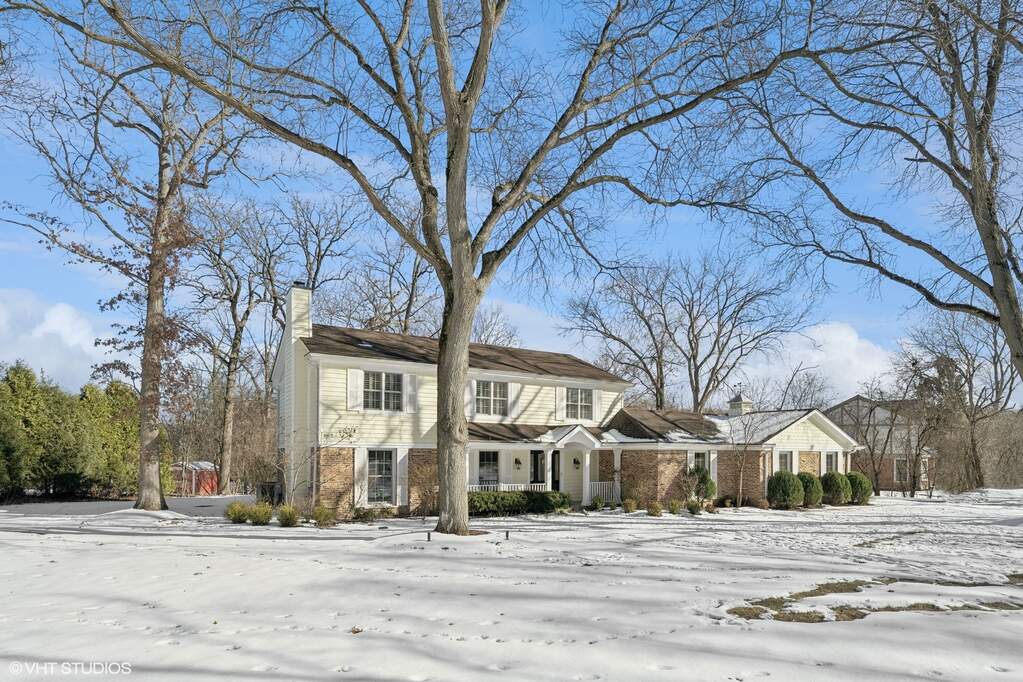 1401 Woodhill Lane property in Lake Forest