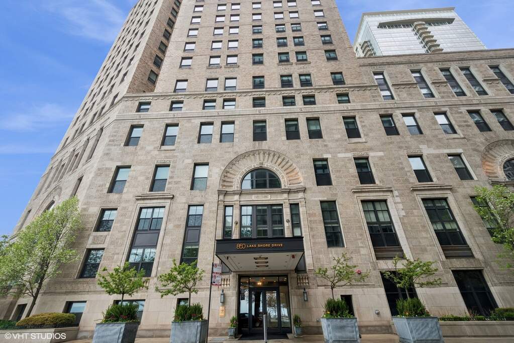 850 N Lake Shore Drive #704 property in Chicago