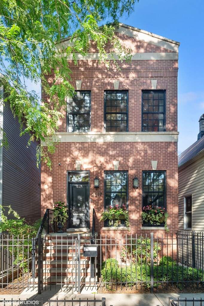 2517 N Marshfield Avenue property in Chicago