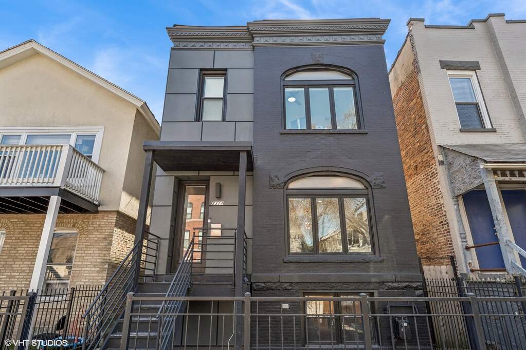 2317 W Ohio Street property in Chicago