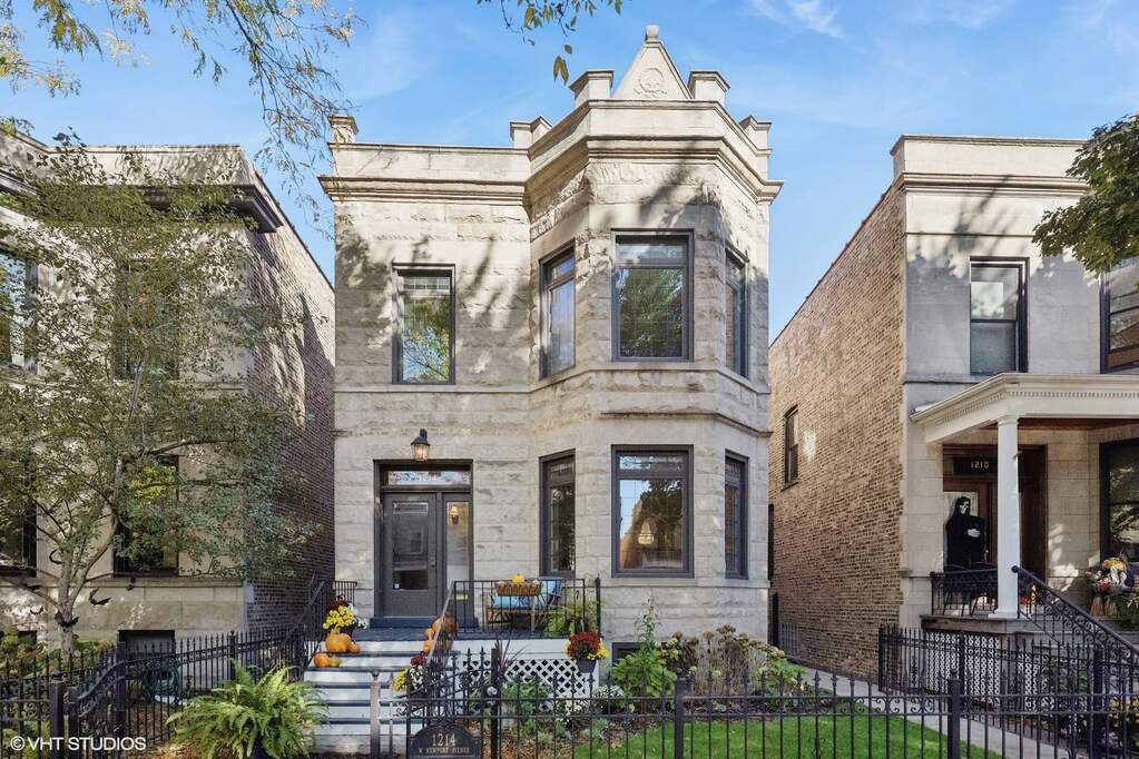 1214 W Newport Avenue #2 property in Chicago