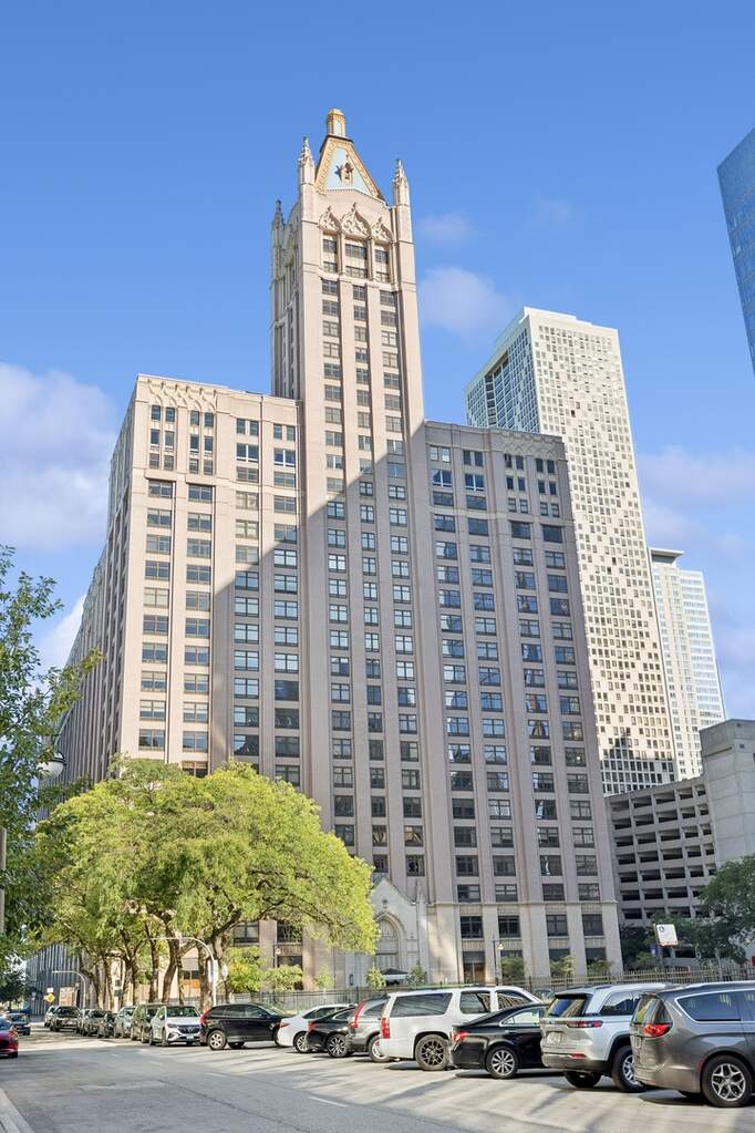 680 N Lake Shore Drive #1121 property in Chicago