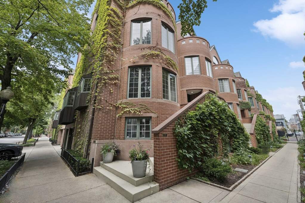 414 W Wisconsin Street #A property in Chicago